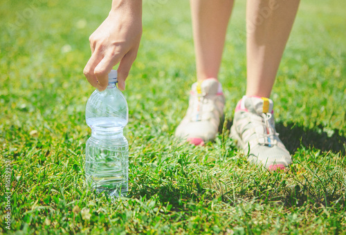Bottiglietta d'acqua salute ambiente photo