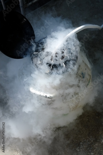 Filling a liquid nitrogen. © inspirar