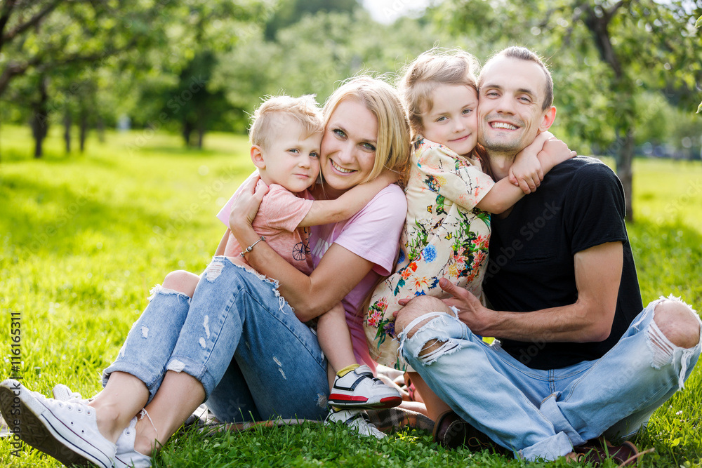 Fototapeta premium Family playing in the park
