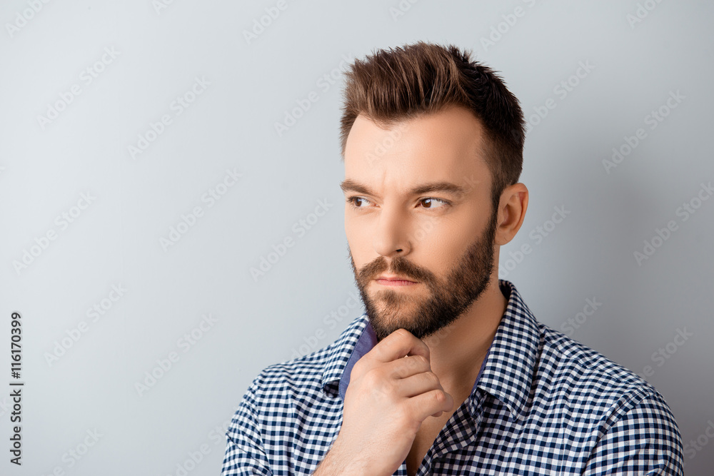 Obraz premium Handsome ponder bearded guy dreaming about future job