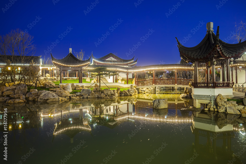Obraz premium Chinese traditional buildings at night