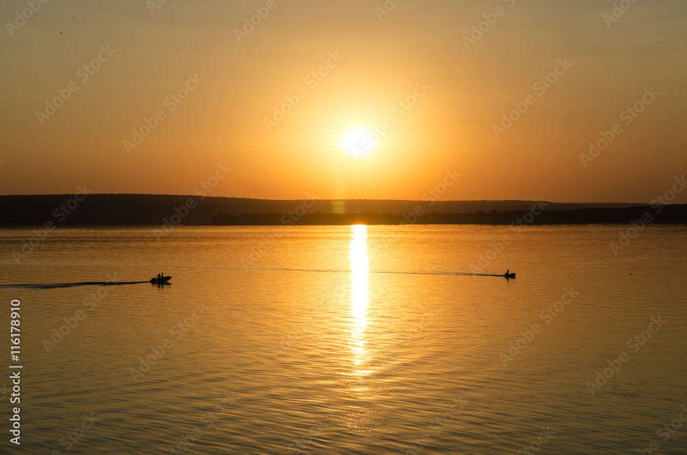 Fototapeta premium A picturesque sunset over the river 