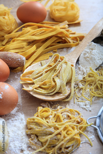 Konstfotografi Fresh tagliatelle pasta homemade preparation