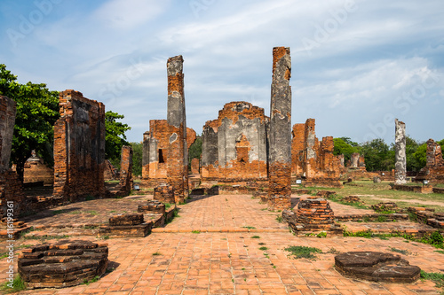 Temple ancient ruins place of worship famous at ayutthaya, thailand