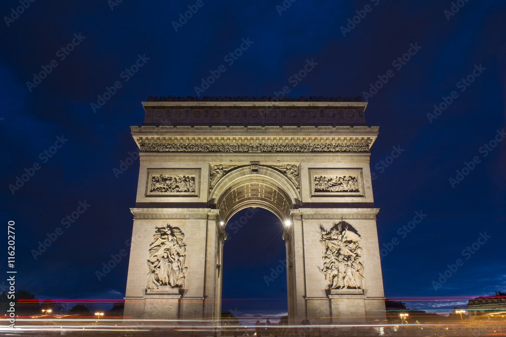 The Arch of Triumph at dusk