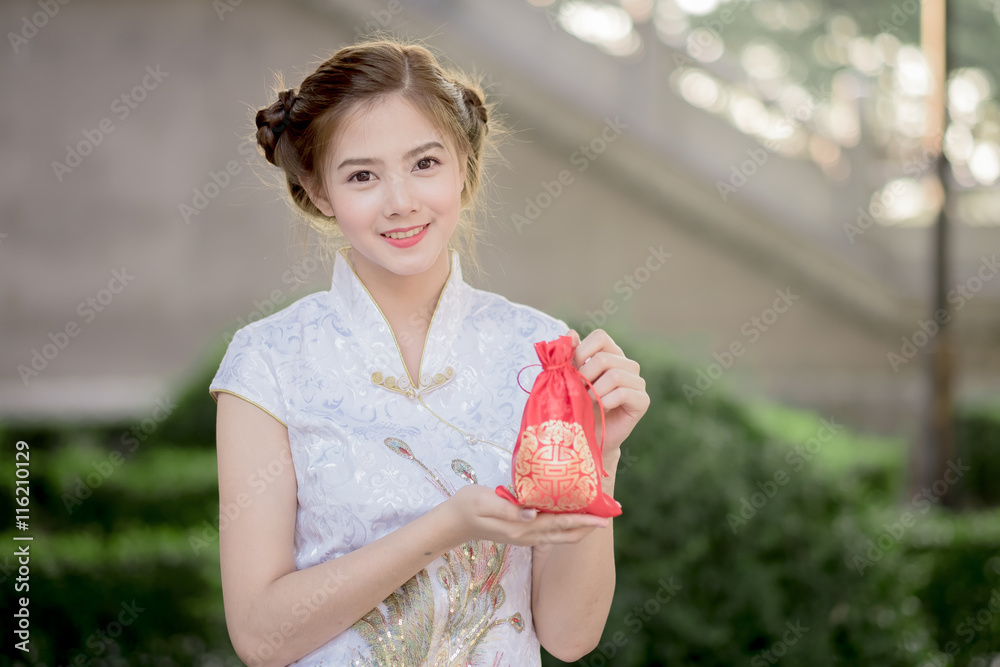 The Asian Chinese woman in Traditional Chinese hold empty blank The Asian Chinese woman in Traditional Chinese hold empty blank