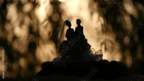 Wallpaper Mural Top wedding cake at sunset Torontodigital.ca