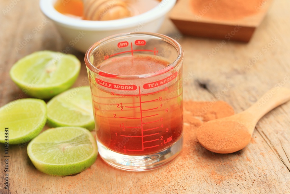 Fototapeta premium cinnamon powder with honey lemon