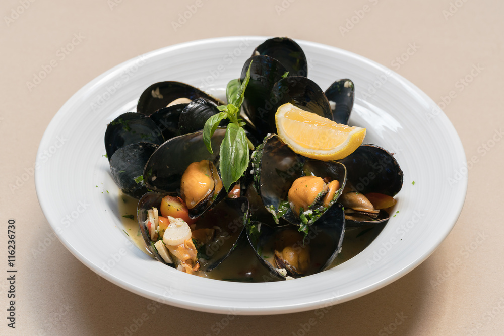 Mussels in white wine sauce
Mussels in white wine sauce