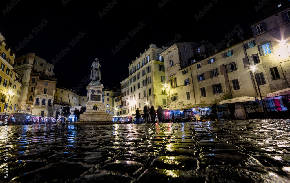 Fototapeta premium Campo de Fiori at night