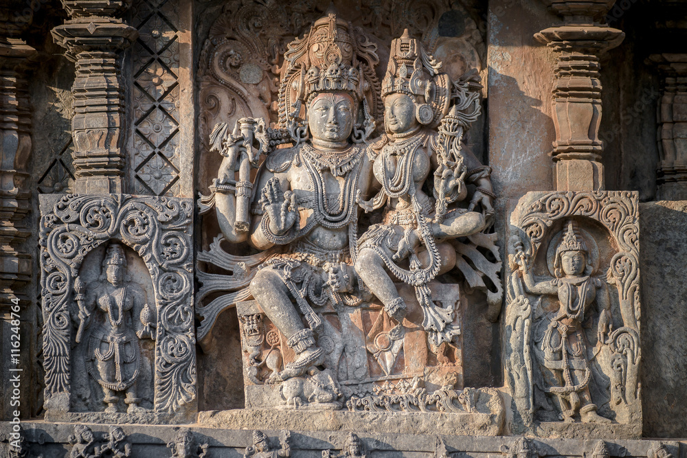 Carvings in the Hoysaleshwara Hindu temple, Halebid, India Carvings in the Hoysaleshwara Hindu temple, Halebid, India