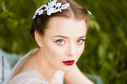 Fotografie Close-up portrait of girl with green eyes with a quality makeup