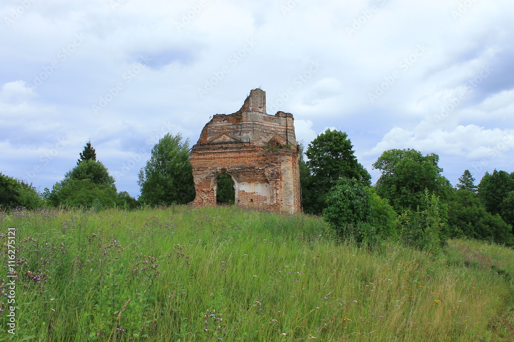 Руины православной церкви