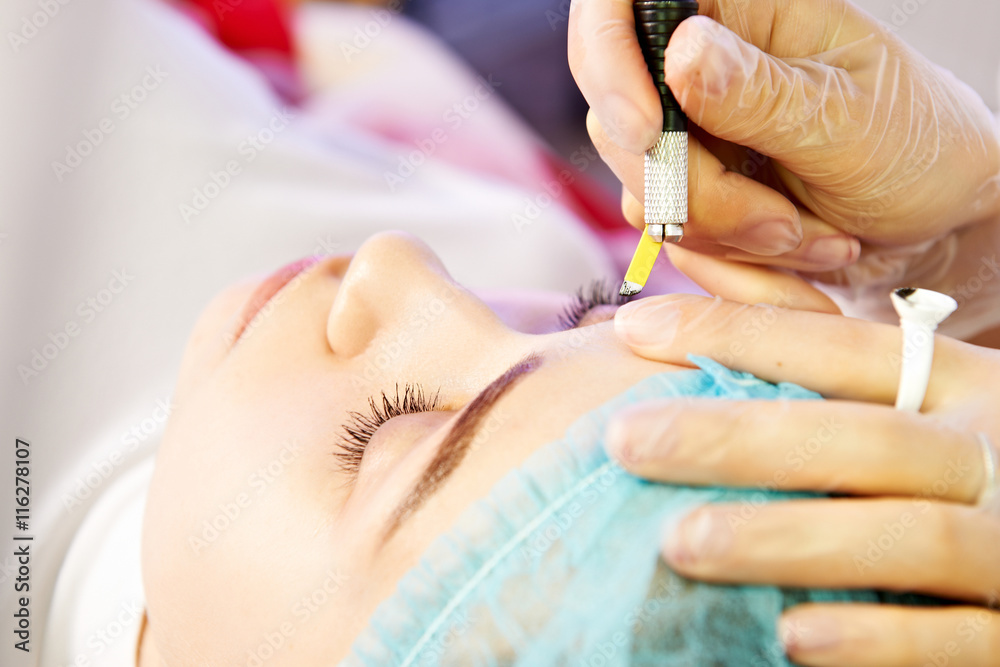 Master making permanent eyebrow make up Master making permanent eyebrow make up