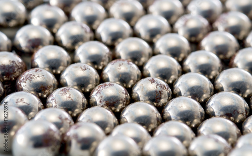 Metallic bearing balls / View of old rusty metallic bearing balls.