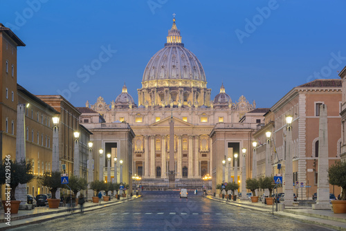 St. Peters Basilica (Basilica di San Pietro) in Vatican City in the morning before sunrise, Rome, Italy, Europe © AR Pictures