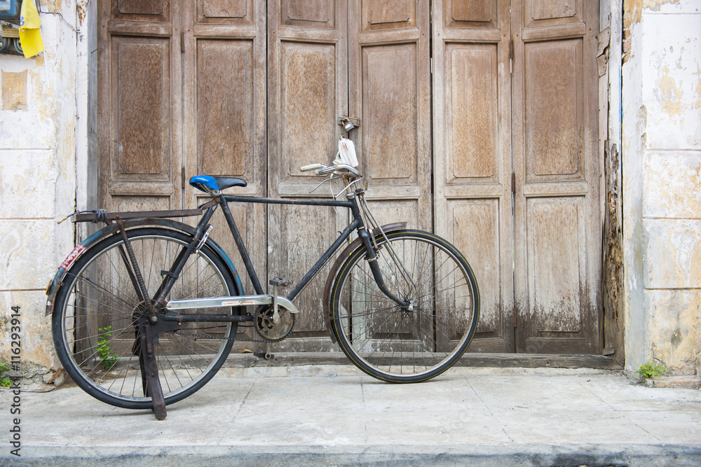 Old bicycle in front of an ancient house