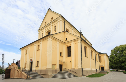Katedra Trójcy Przenajświętszej w Drohiczynie – rzymskokatolicka, w diecezji drohiczyńskiej, wybudowana w latach 1696–1709 w stylu barokowym. Pełniła funkcję kościoła klasztornego zakonu Jezuitów photo