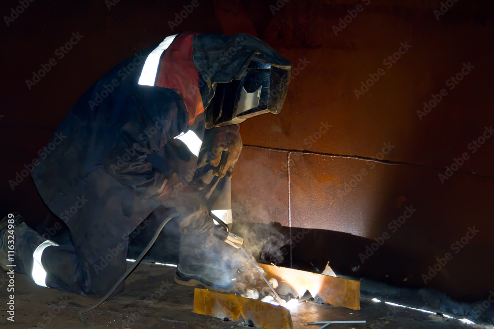 welding of the tank bottom under the oil welding of the tank bottom under the oil