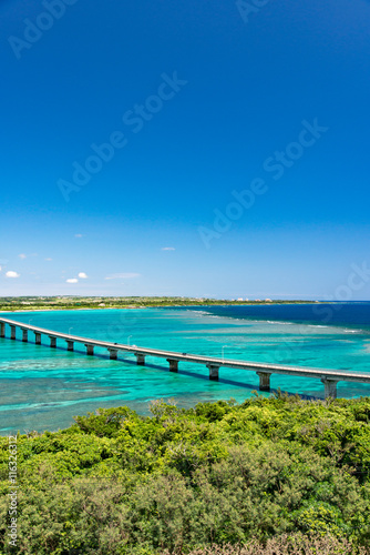 Wallpaper Mural 沖縄県　来間島　展望台から見る来間大橋 Torontodigital.ca