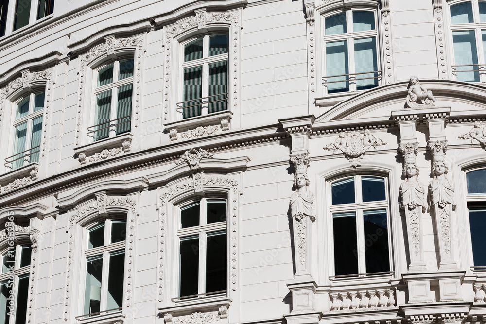 Obraz premium geschwungene Altbaufassade