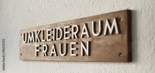 Sign Locker room sign for Women - Umkleideraum Frauen Schild