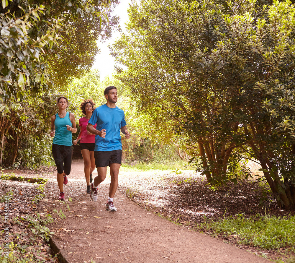 Obraz premium Three young friends jogging for fun
