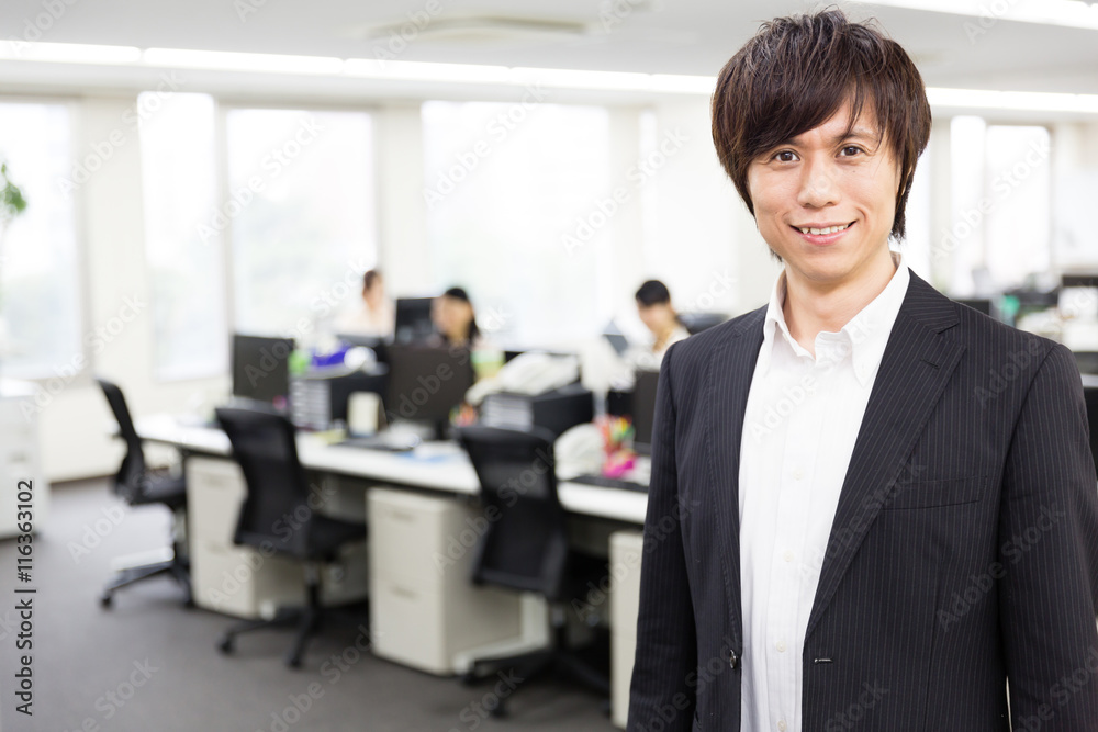 asian businesspeople in the office asian businesspeople in the office
