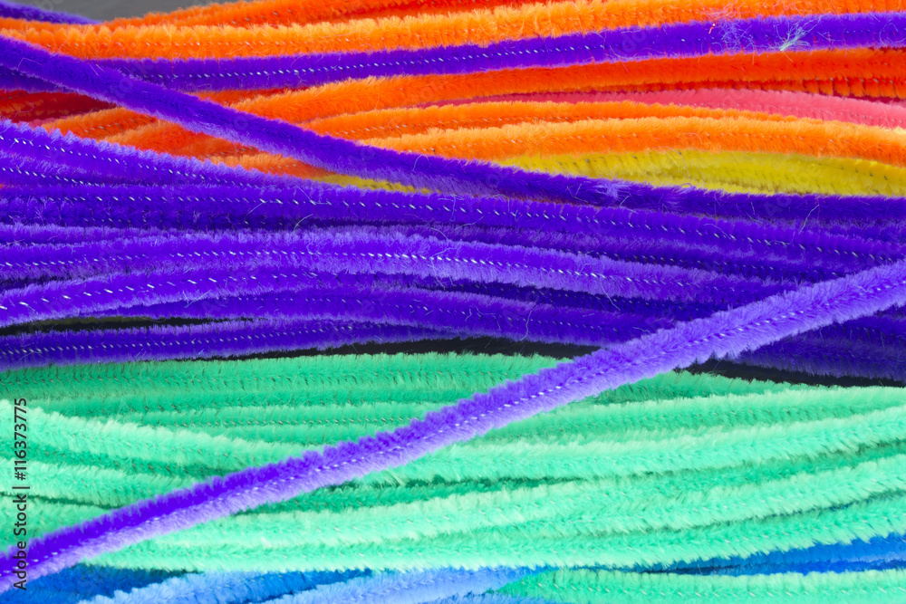 Φωτογραφία This is a photograph of Blue,Green,Purple,Orange,Pink and Yellow pipe cleaners b