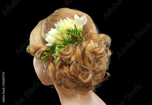 Portrait of young woman wit...