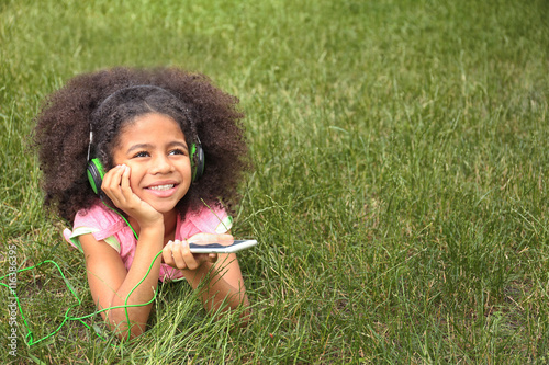 Afro-American little girl l...