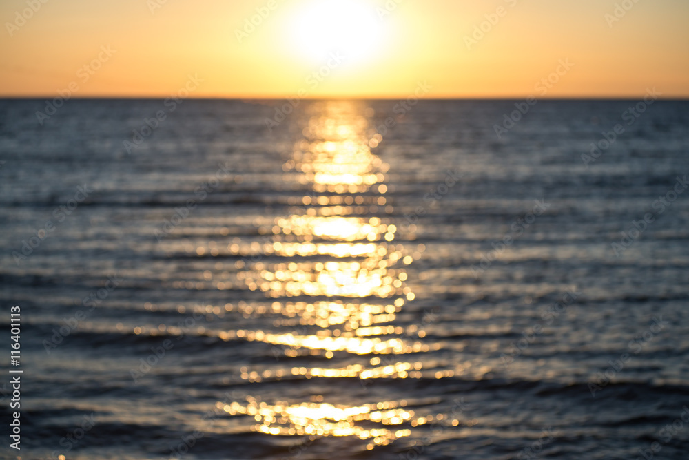 Obraz premium Blurry sunrise above the sea. May be blurry sunset. Excellent bokeh.