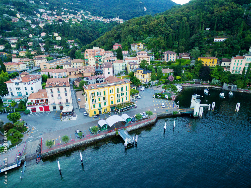 Fototapeta premium Varenna - Lago di Como (IT) - Molo Ferry