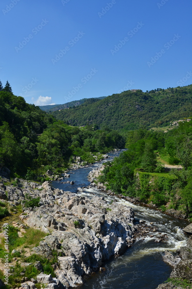 Flusslauf der Eyrieux in der Ardeche Flusslauf der Eyrieux in der Ardeche