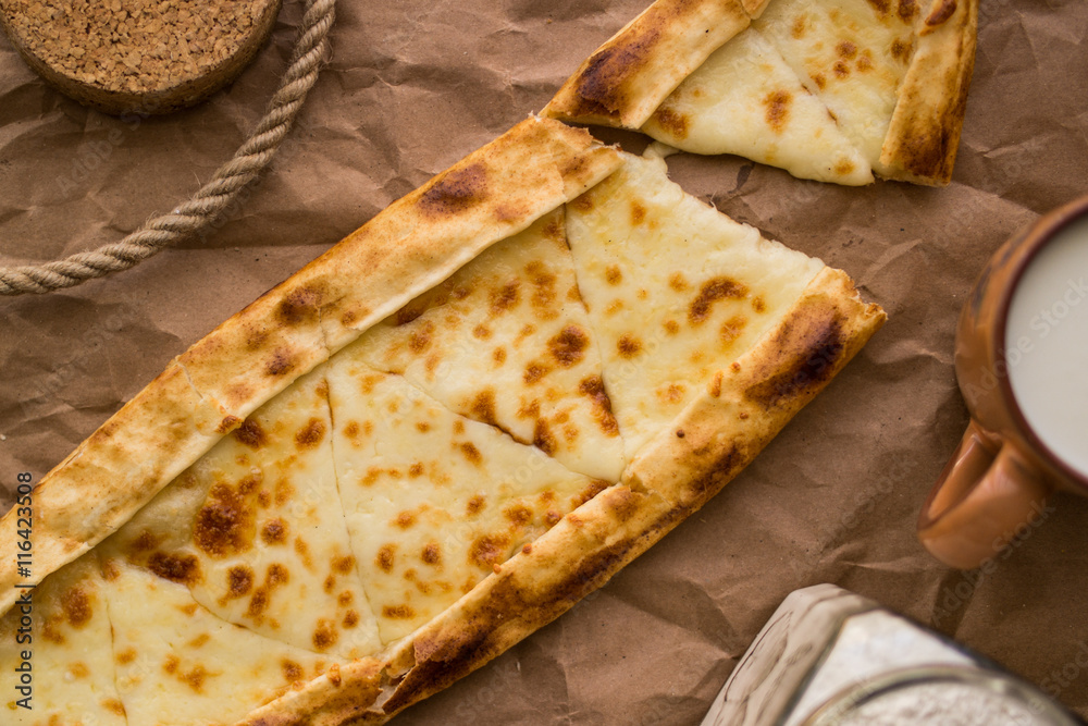 Tukish pide with cheese / Kasarli pide.