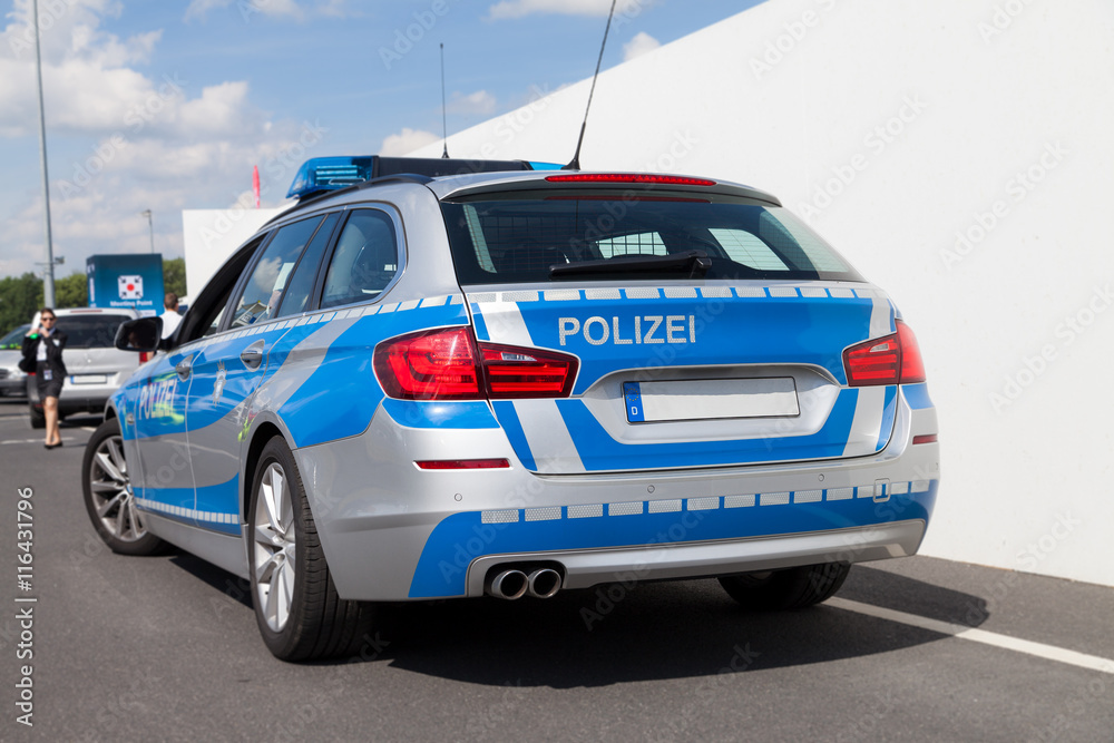 Streifenwagen der deutschen Polizei Streifenwagen der deutschen Polizei