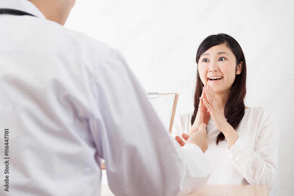 患者の女性、医者、白衣、問診、妊娠、懐妊 患者の女性、医者、白衣、問診、妊娠、懐妊