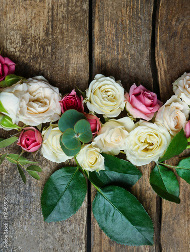 Fototapeta Naklejka Na Ścianę i Meble -  Assorted roses heads on wooden background