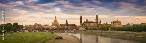 Panorama mit Frauenkirche in Dresden photo