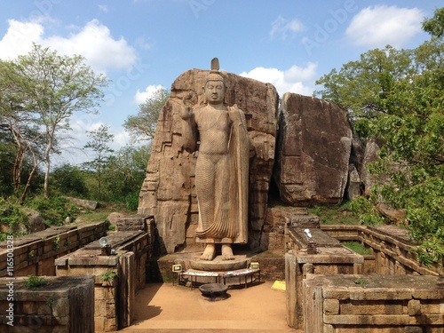 Aukana Buddha statue