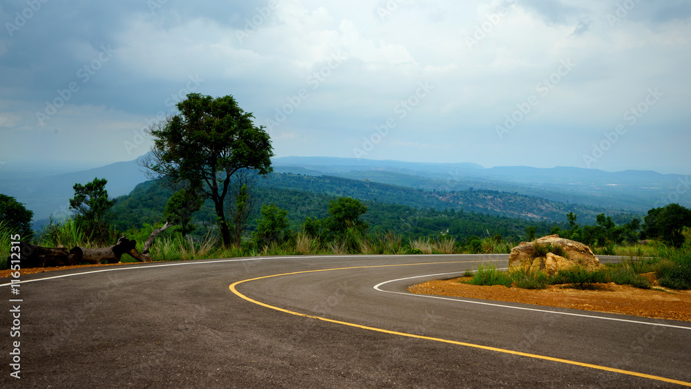 Naklejka premium asphalt road to the mountians