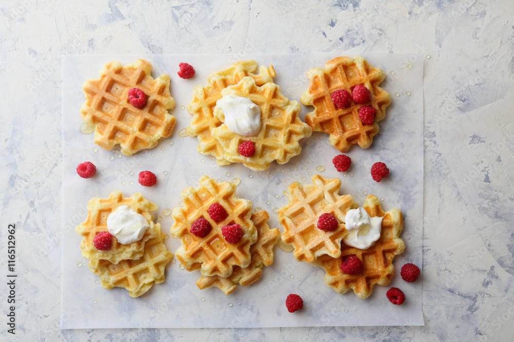  waffles with berry and yoghurt