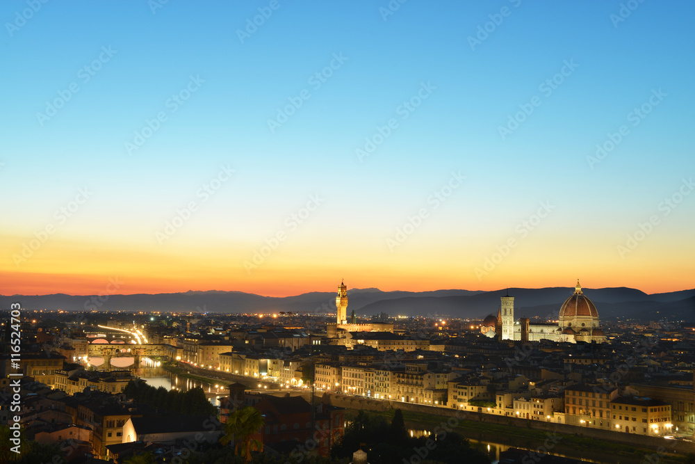 Il sole tramonta su Firenze