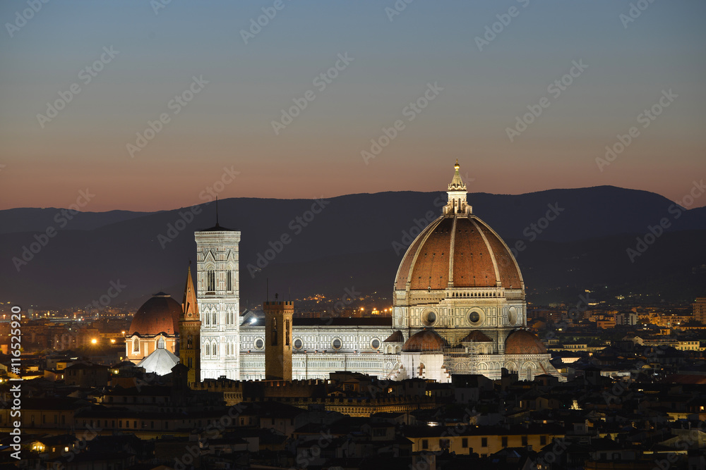 Duomo di Firenze di notte
