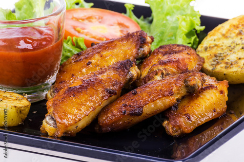 Fried chicken with fresh vegetable