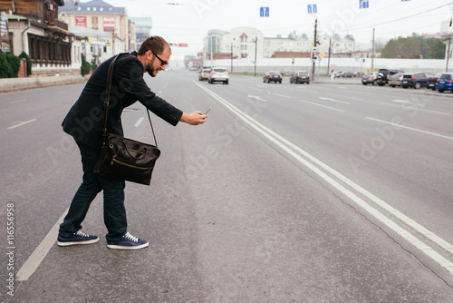 people playing on the phone in the game with augmented reality, without noticing that already came on the roadway, the danger of games on smartphones