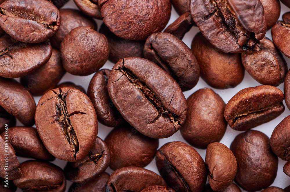 Naklejka premium large grain of coffee on a white background isolated