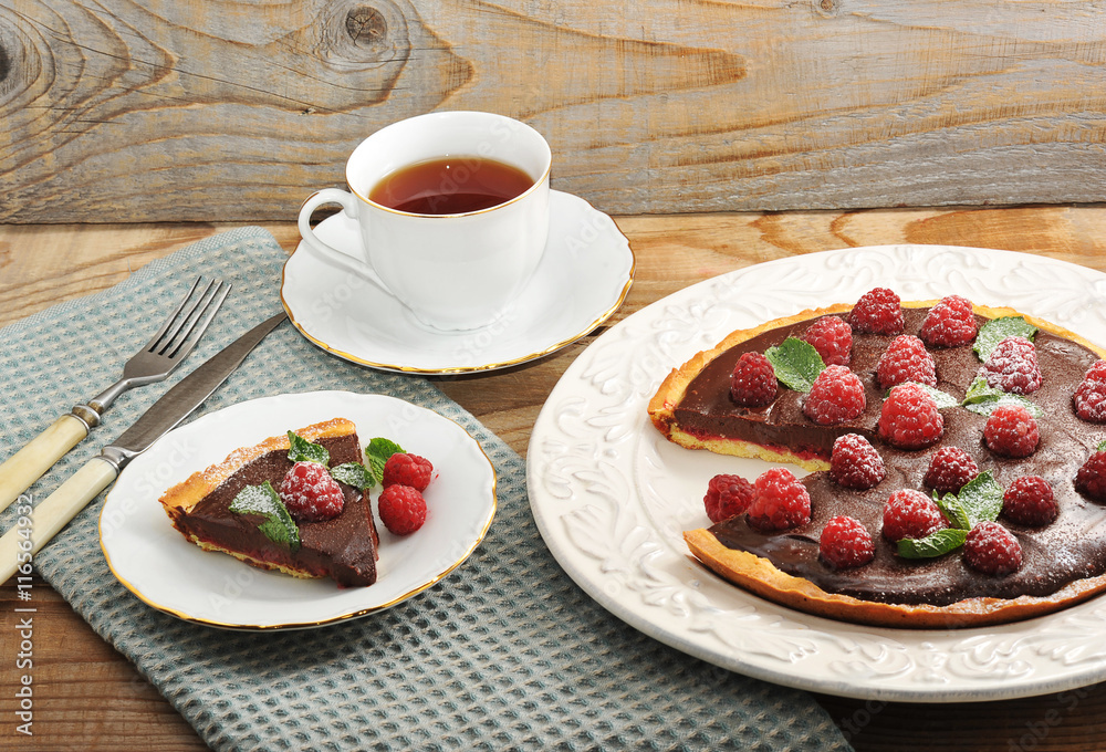Cake with raspberries and chocolate