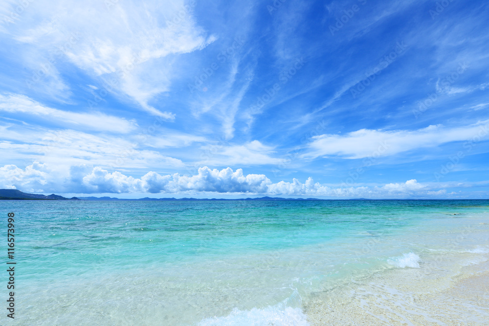 沖縄の美しい海とさわやかな空 沖縄の美しい海とさわやかな空