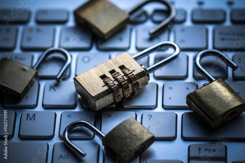 Fotografia Security lock on computer keyboard - Computer security with data encryption conc